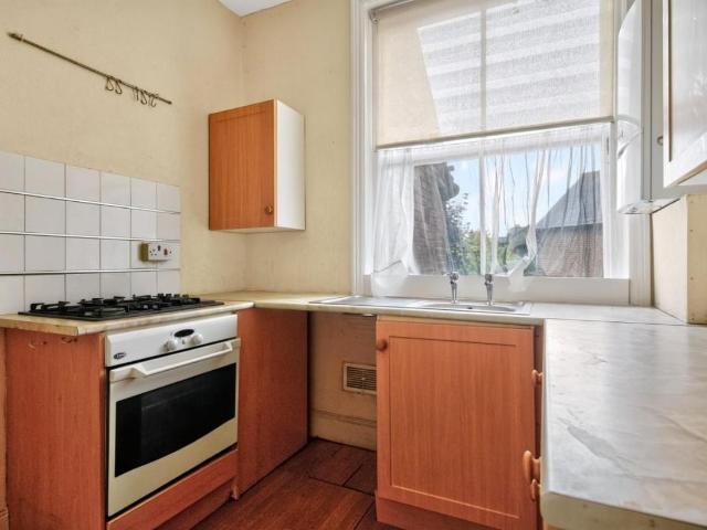 2 bed flat for sale