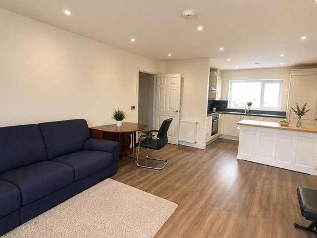 2 bed flat for sale