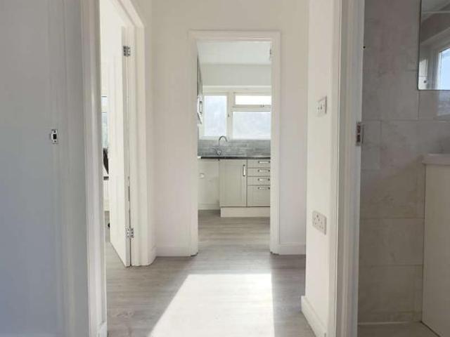 2 bed flat for sale