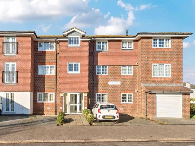 2 bed flat for sale