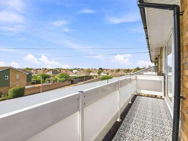 2 bed flat for sale