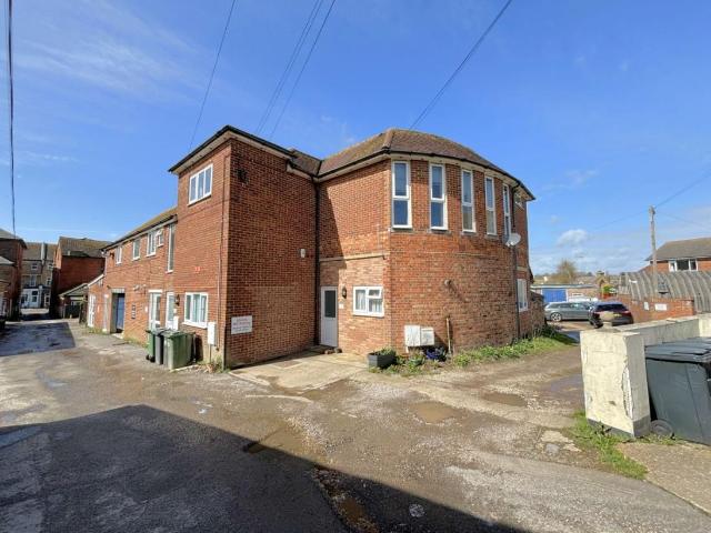 2 bed flat for sale