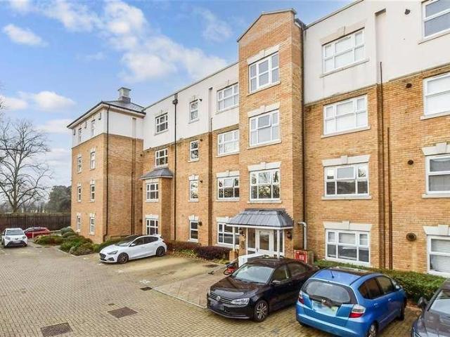 2 bed flat for sale