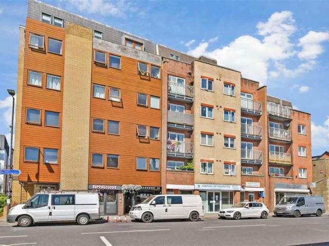 2 bed flat for sale