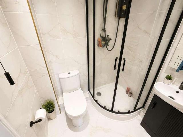 2 bed flat for sale