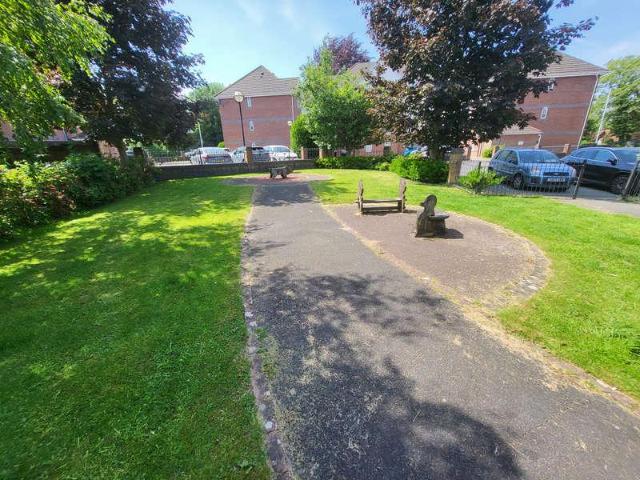 2 bed flat for sale