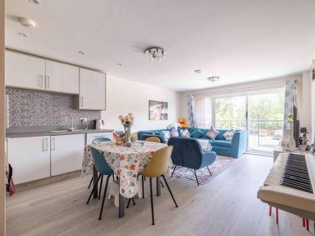 2 bed flat for sale