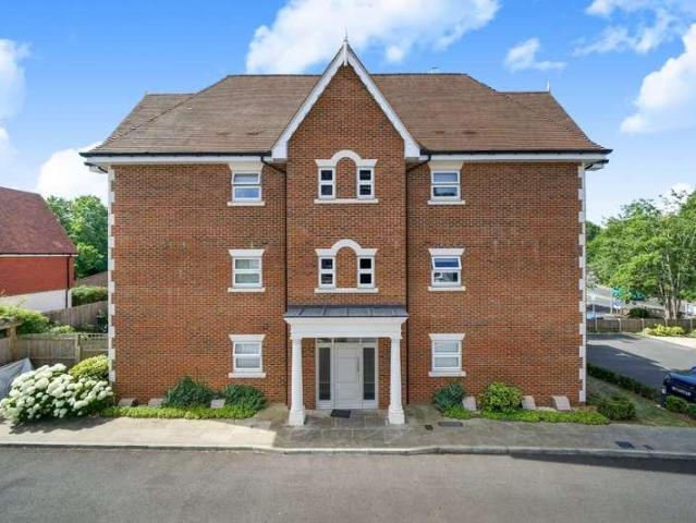 2 bed flat for sale