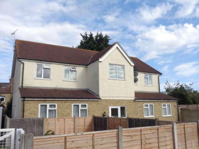 2 bed flat for sale