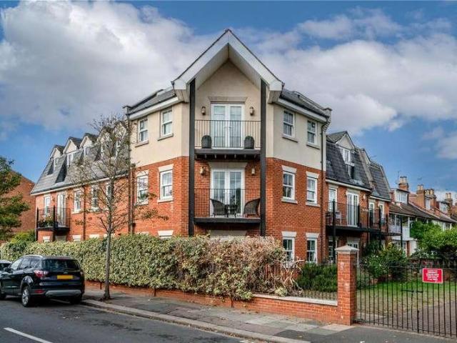 2 bed flat for sale