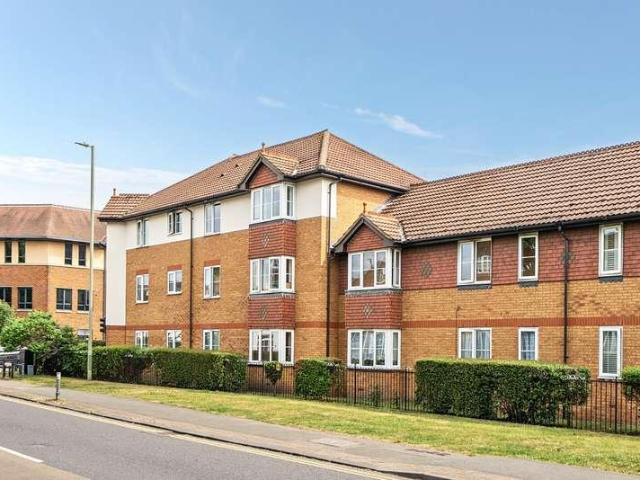 2 bed flat for sale