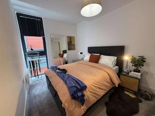 2 bed flat for sale