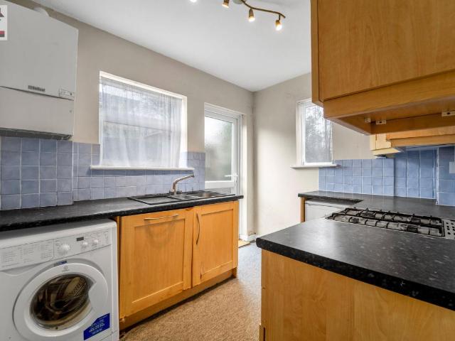 2 bed flat for sale