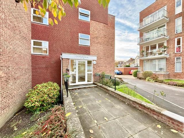 2 bed flat for sale