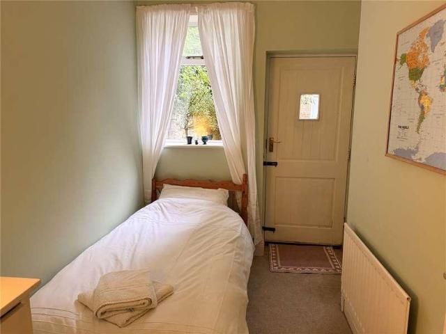 2 bed flat for sale
