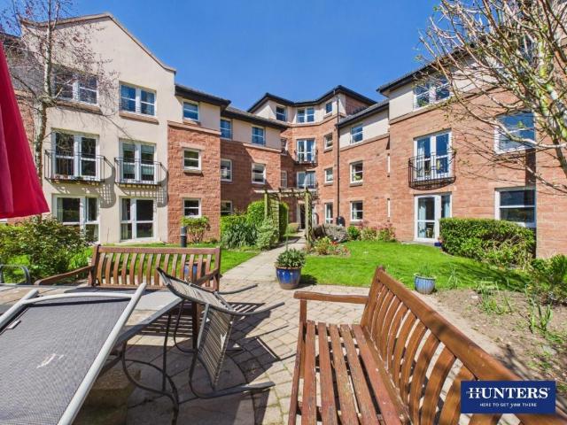 2 bed flat for sale