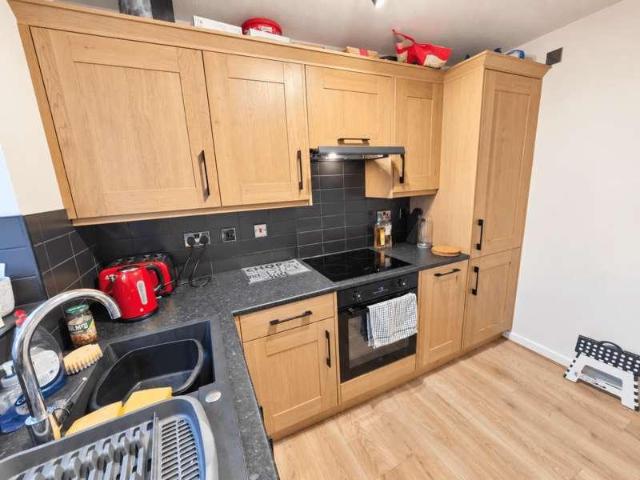 2 bed flat for sale