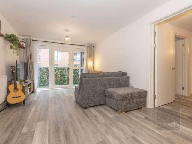 2 bed flat for sale