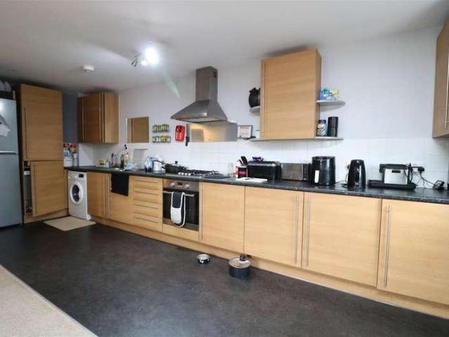 2 bed flat for sale