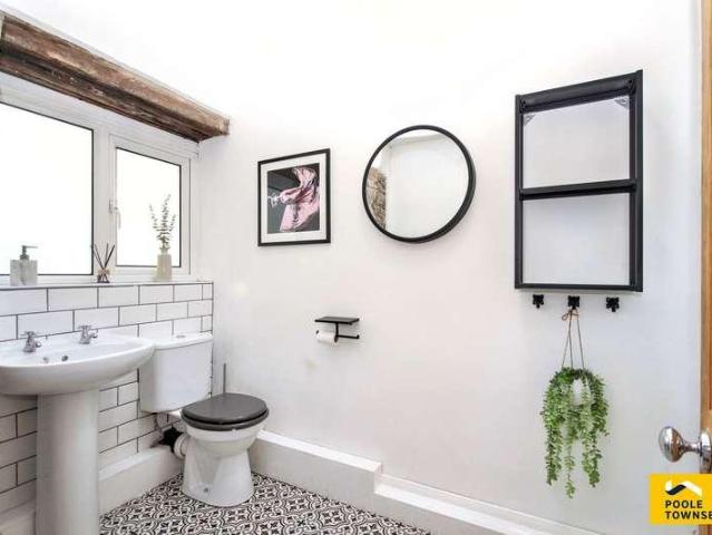 2 bed flat for sale