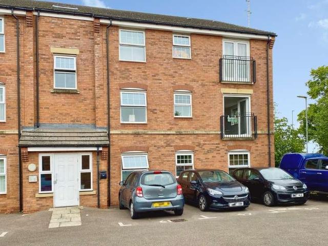 2 bed flat for sale
