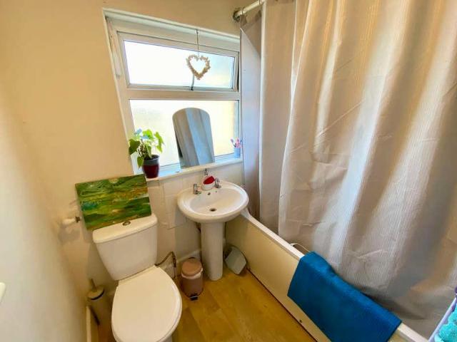 2 bed flat for sale