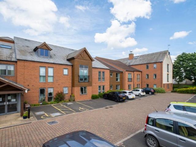 2 bed flat for sale