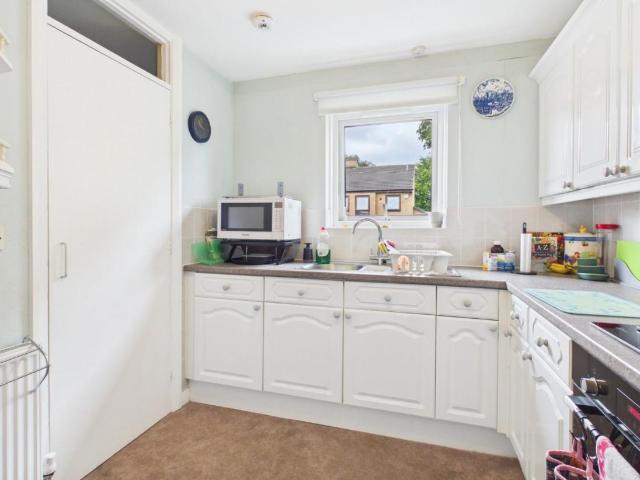 2 bed flat for sale