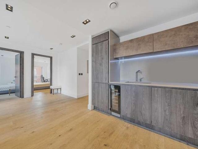 2 bed flat for sale