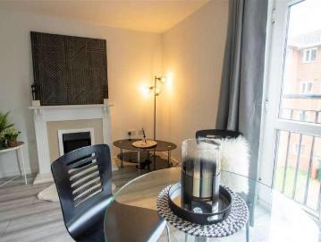 2 bed flat for sale