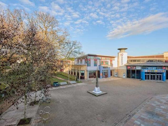 2 bed flat for sale