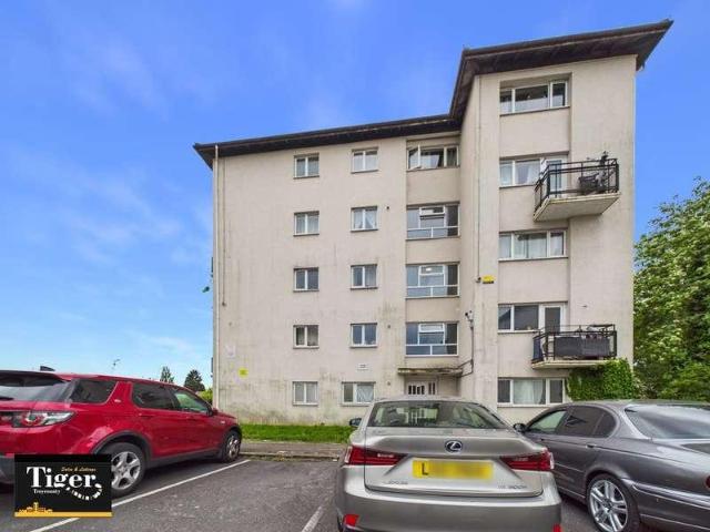 2 bed flat for sale