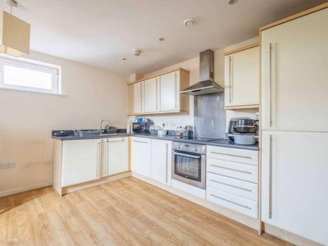 2 bed flat for sale