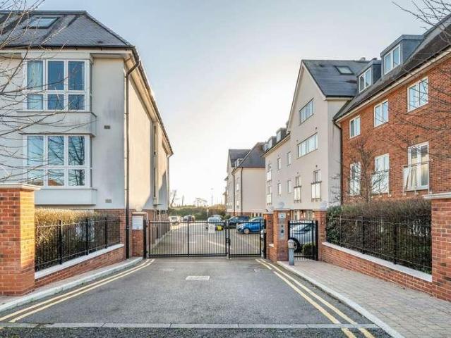 2 bed flat for sale
