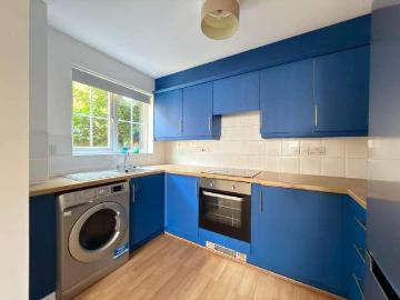 2 bed flat for sale