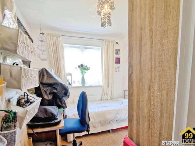 2 bed flat for sale