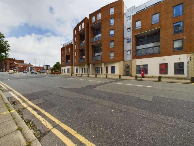 2 bed flat for sale