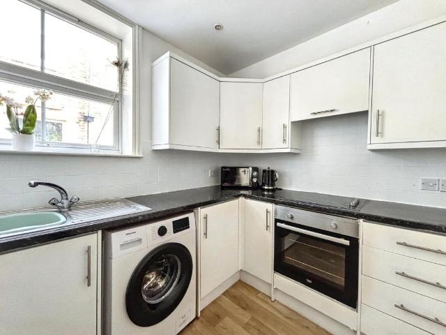 2 bed flat for sale