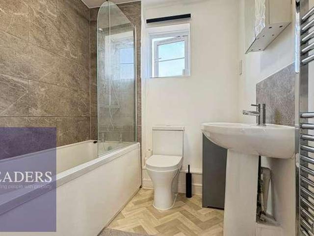 2 bed flat for sale