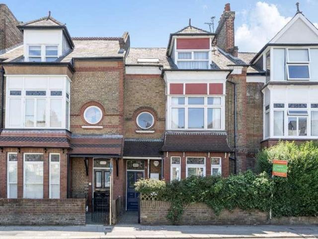 2 bed flat for sale