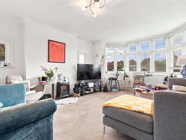 2 bed flat for sale