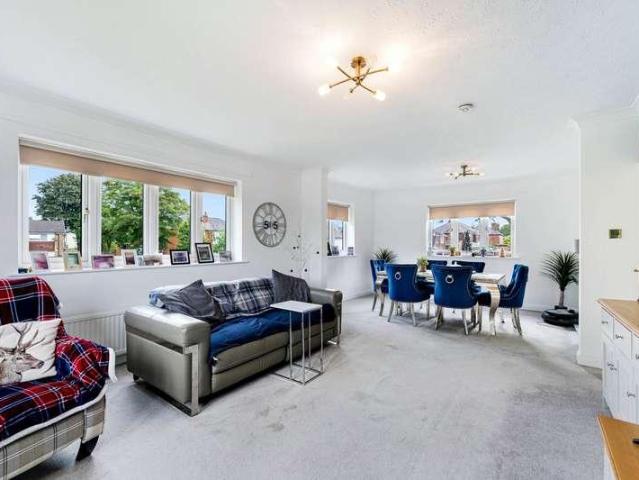 2 bed flat for sale