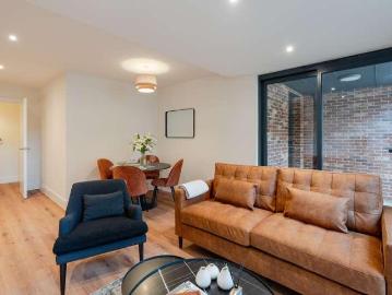 2 bed flat for sale
