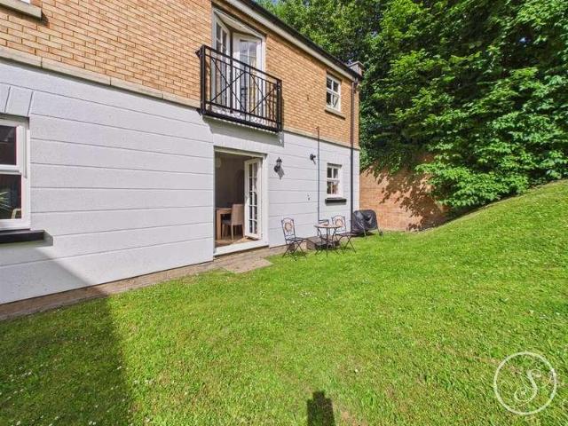 2 bed flat for sale