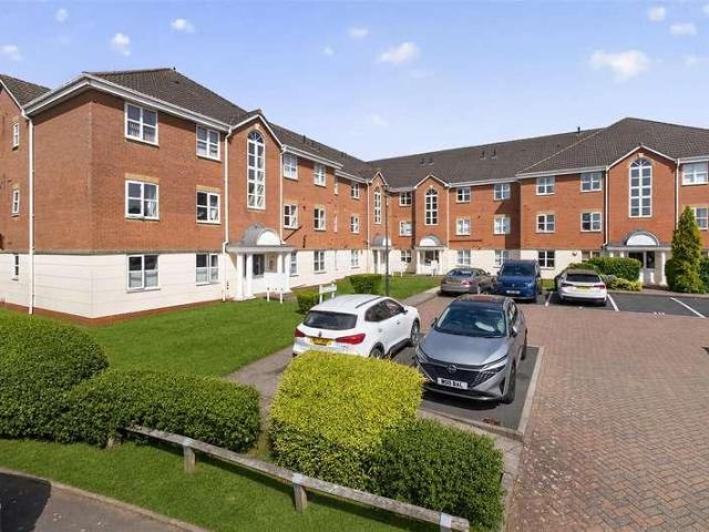 2 bed flat for sale
