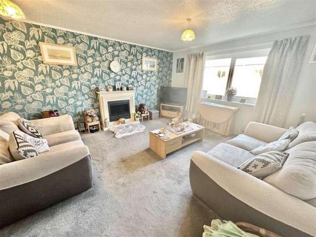 2 bed flat for sale