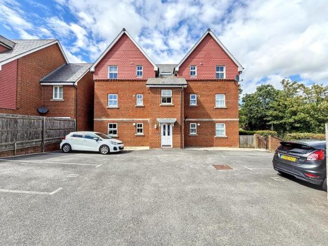 2 bed flat for sale