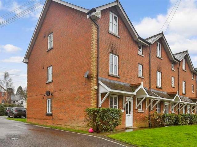 2 bed flat for sale