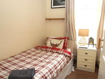 2 bed flat for sale