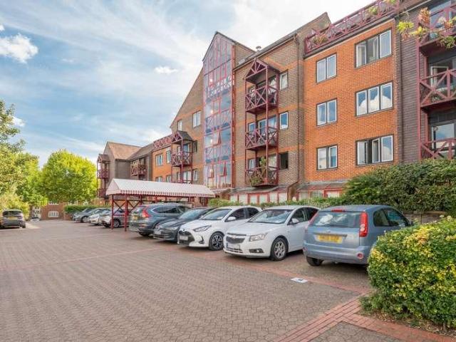 2 bed flat for sale